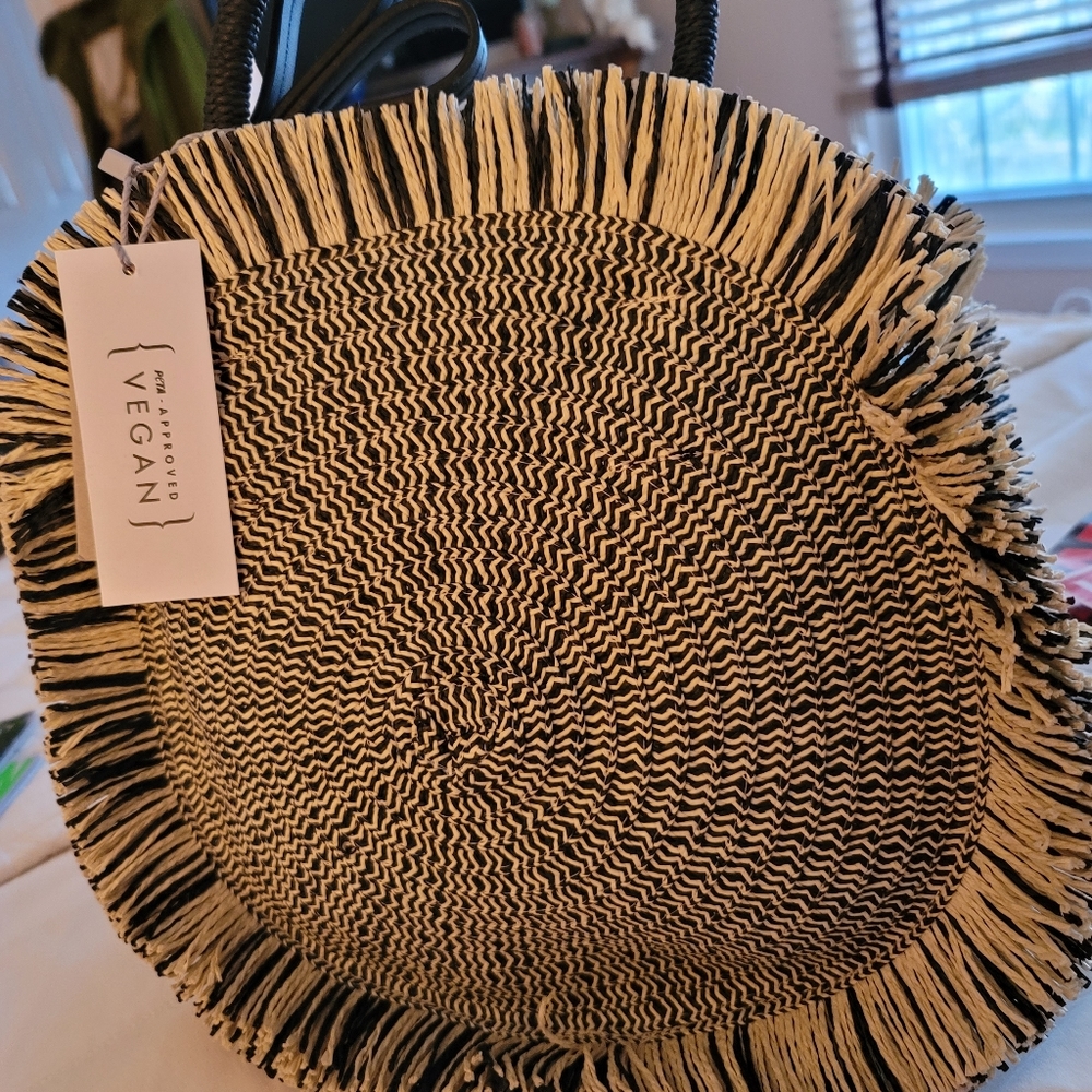 Calin Collection Raffia/Straw Bag w/fringe edge